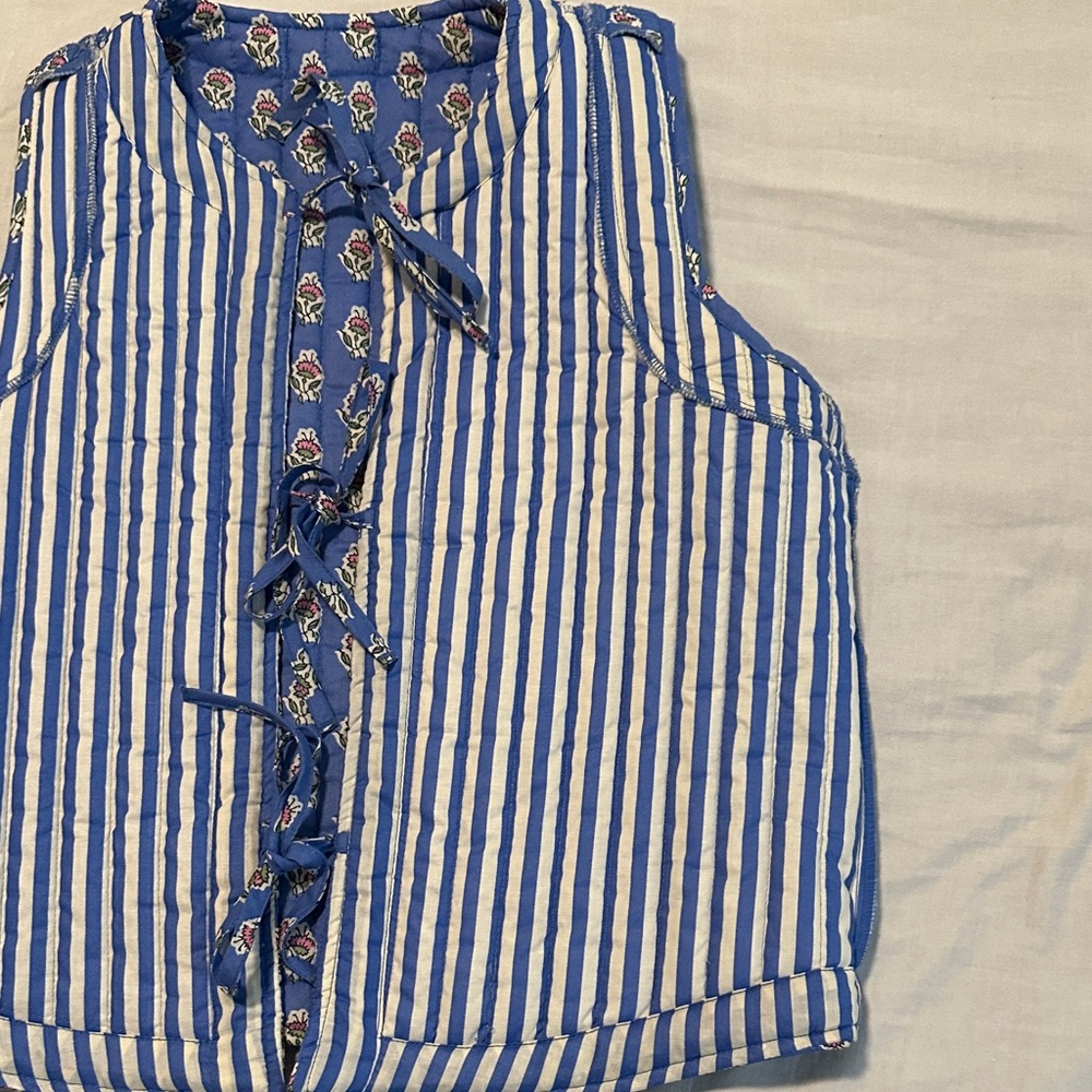 Blue Floral Quilted Vest - Women's Sleeveless Jacket - Picture 9 of 12